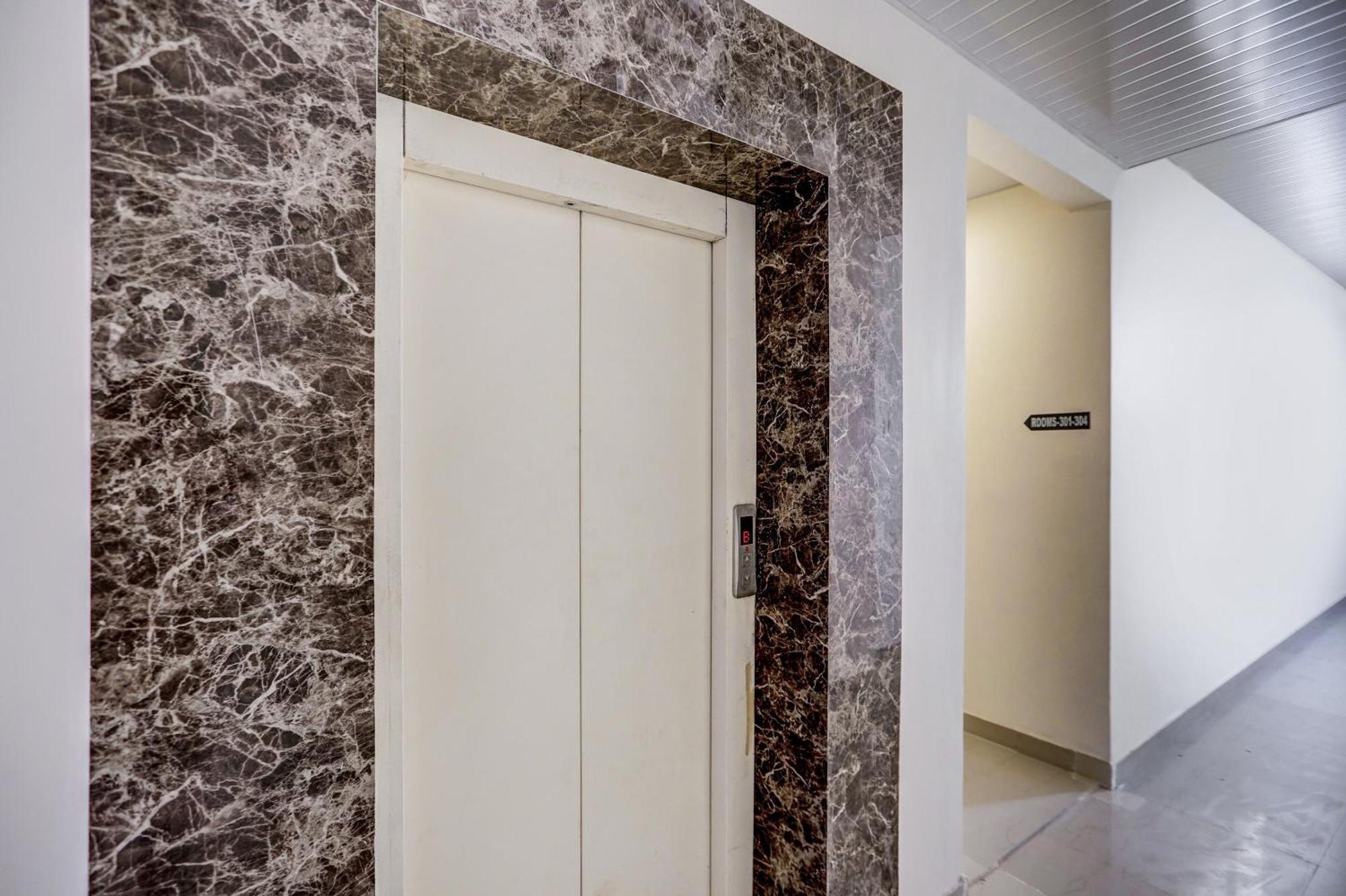 Collection O Sr Inn Awas Vikas カーンプル エクステリア 写真